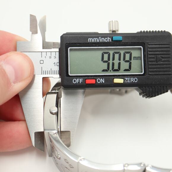 Guess Silver Tone Square Glitter Jewel 26mm Watch Stainless Steel w New Battery - Picture 3 of 11